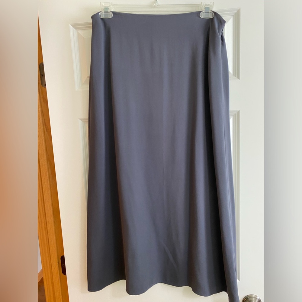 NWT Eileen Fisher Skirt. Gray. Size Large.
